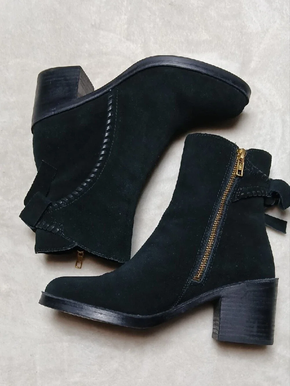 UGG Fraise Whipstichts Black Suede Ankle Boot with Back Bow Size 8